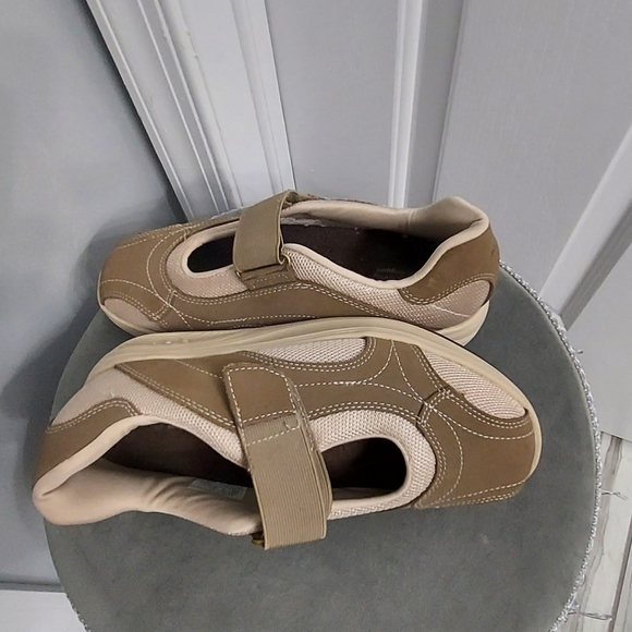 👟Casual Shoes/EASY SPIRIT         NWOB - Picture 4 of 11